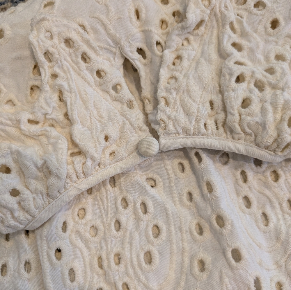 Elegant Cream Eyelet Lace Top - Picture 9 of 9